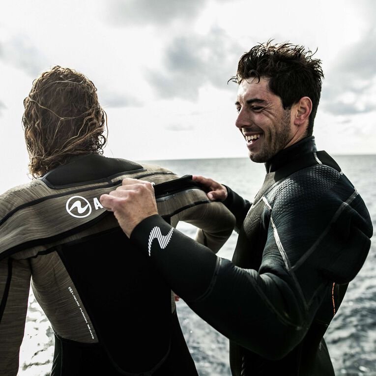 Load image into Gallery viewer, Aqualung Iceland Semi Dry Men 7mm (Black/Blue)